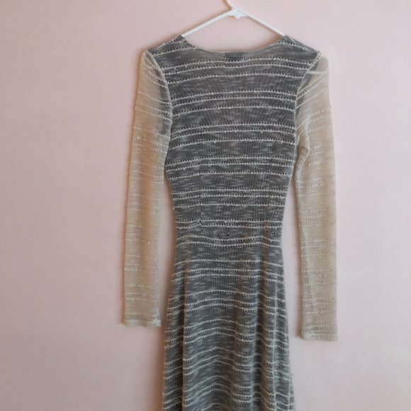 knit dress with see-through arms - Picture 2 of 3